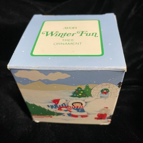 Avon Vintage 1983 Igloo plastic 3” ornament - Picture 3 of 11